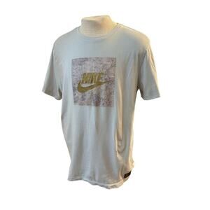 NIKE TSHIRT light gray  AND GOLD. MENS SIZE XL